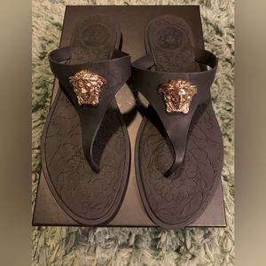 VERSACE MEDUSA THONG SANDAL size 39 EXCELLENT CONDITION practically new.